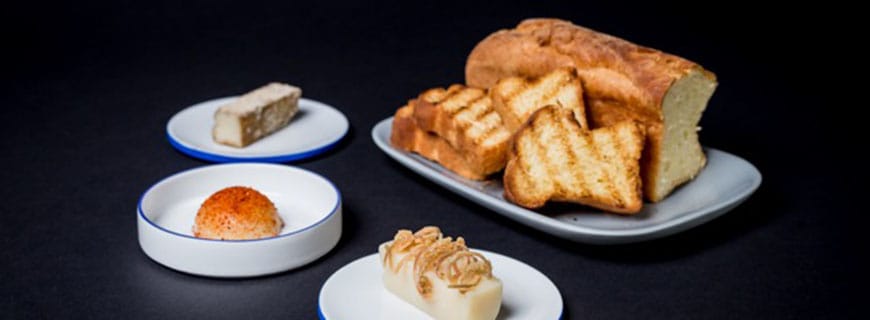 Hausgemachter englischer Toast mit dreierlei Schmalz - Zwiebel, Paprika und Pilz