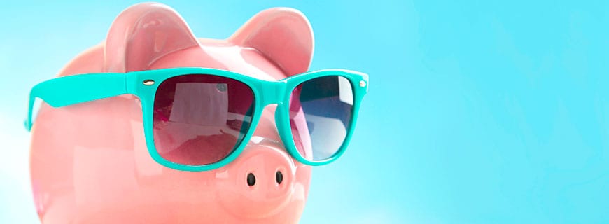 Ein Spaarschwein mit Sonnenbrille