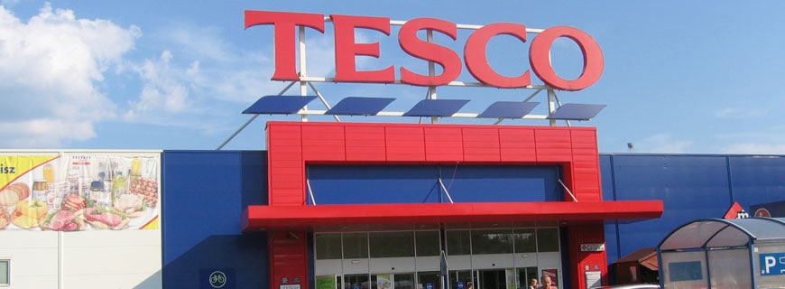 Der britische Supermarktriese Tesco sieht sich aufgrund irreführender Verpackungsaufschriften mit Vorwürfen der Verbrauchtertäuschung konfrontiert. 