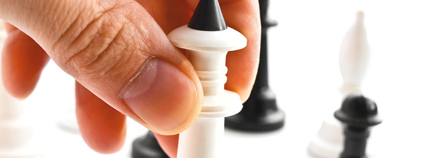 eine Schachspielende Hand 