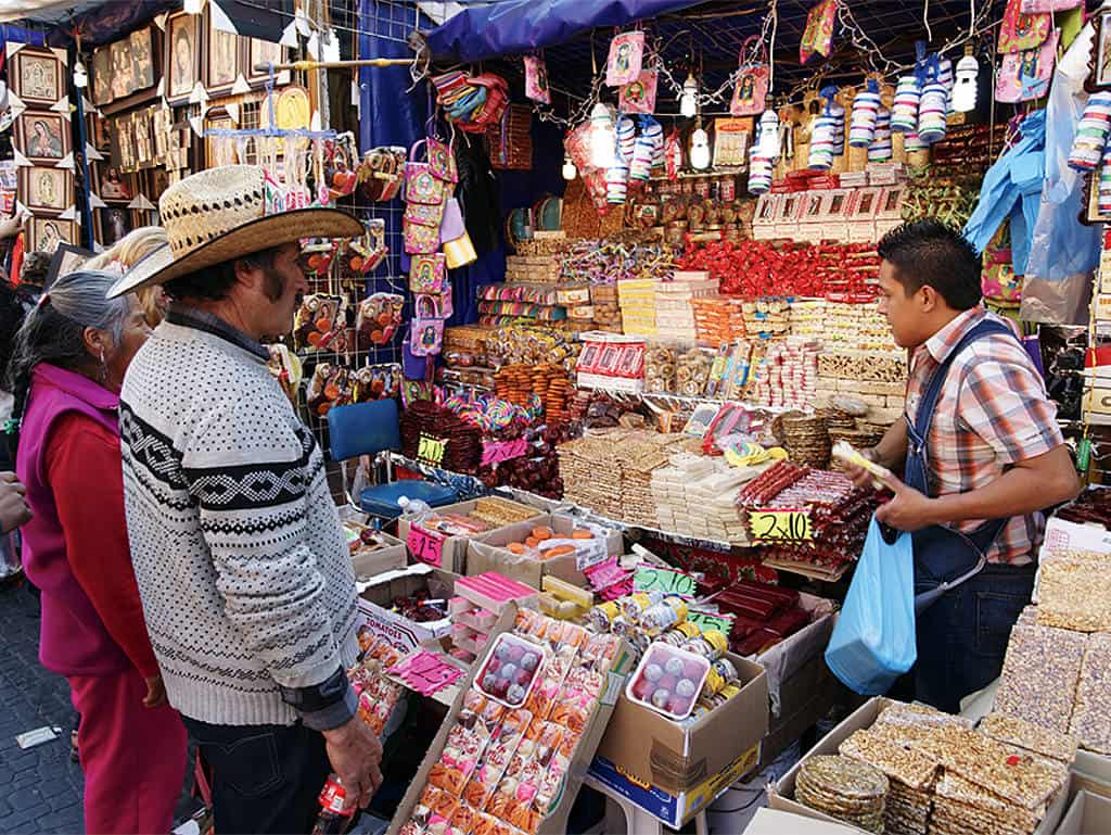 Buntes Treiben: Straßenmarkt in der Nähe des Plaza de las Americas