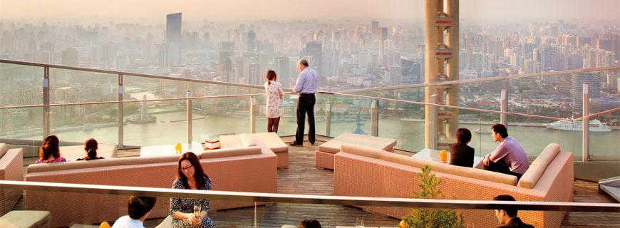Die Rooftop-Bar Flair des The Ritz-Carlton Shanghai