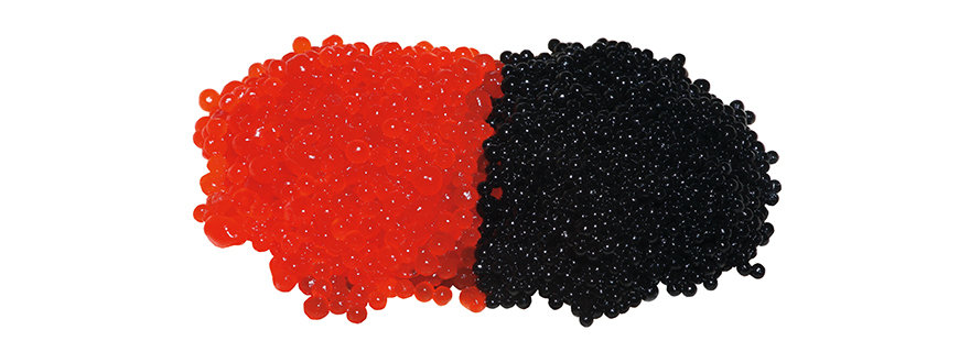 roter Kaviar aus Lachseiern und schwarzer Belugakavair