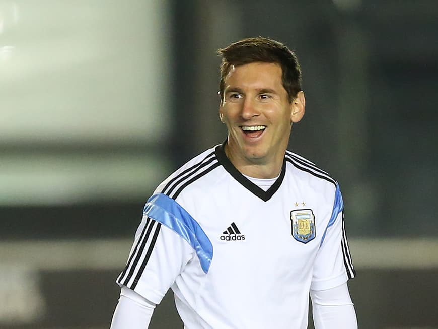 Fußballstar Lionel Messi lachend