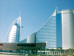 imposante Bauwerke aus Dubai aus der Froschperspektive