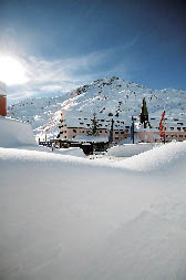 Schneepracht unter strahlendem Sonnenschein am Arlberg