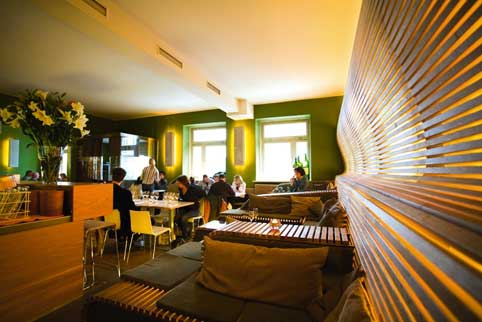 modernes, urbanes Ambiente, warme Grüntöne und indirektes Licht so gestaltet sich das Rubico Restaurant 