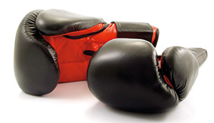 schwarz-rote Boxhandschuhe 