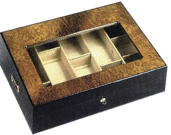 eine leere Zigarrenbox 