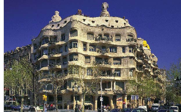 ehemaliges Wohnhaus die Casa Milà „auch La Pedrera genannt“, ein Werk Gaudis in Barcelona 