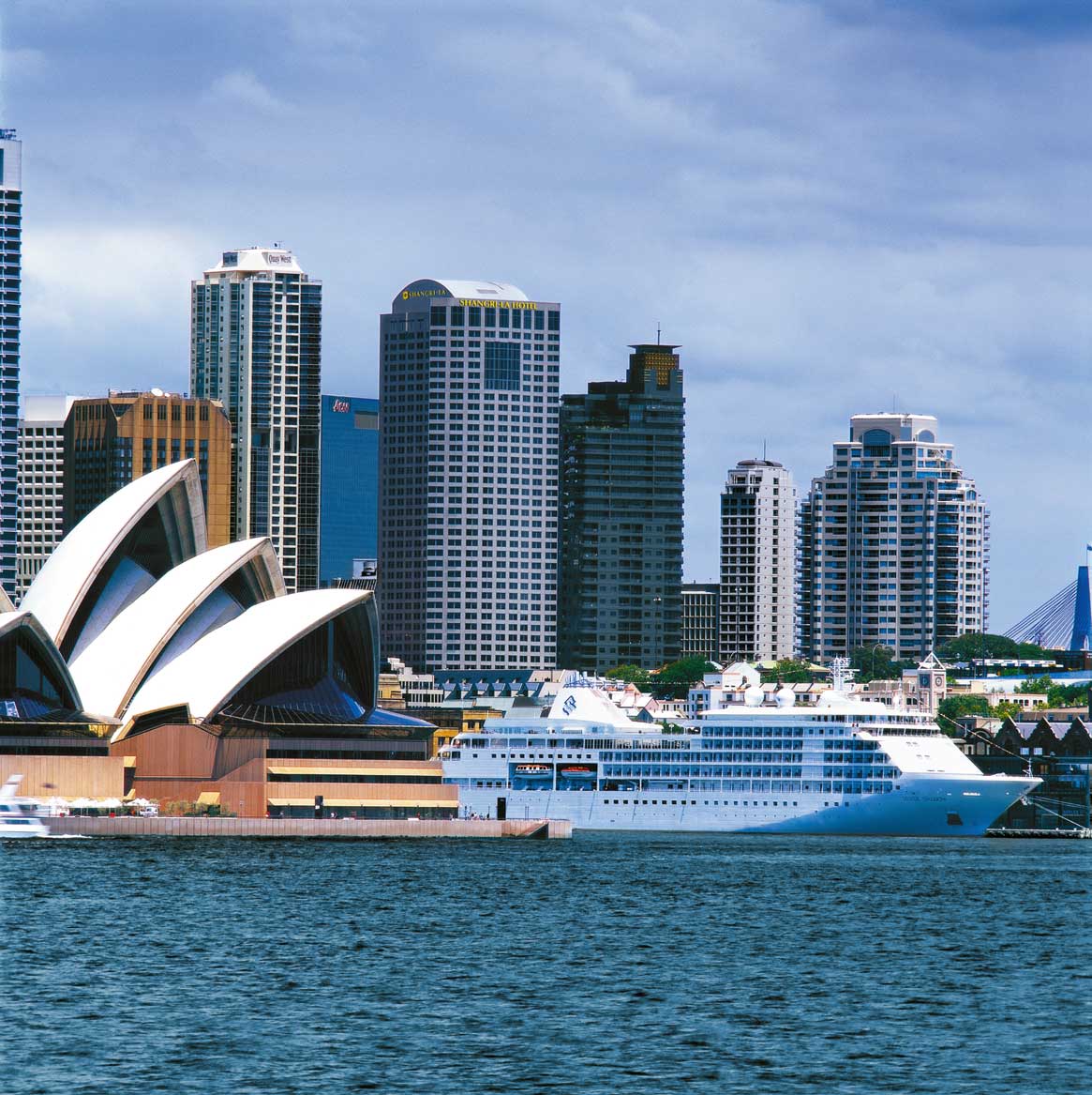 Die Skyline und das Opernhaus von Sydney 
