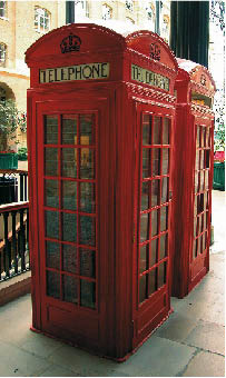 eine rote Telefonzelle, typisch für england 