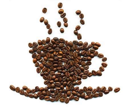 eine Kaffeetasse aus Kaffeebohnen gezeichnet 