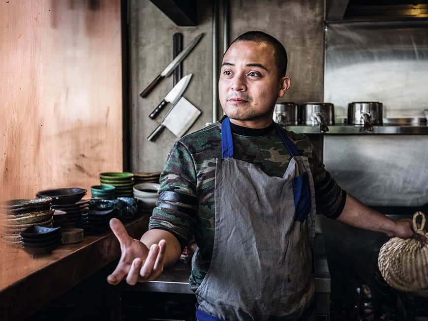 Der philippinische Koch Bruce Ricketts in seiner Küche im Restaurant Mecha Uma