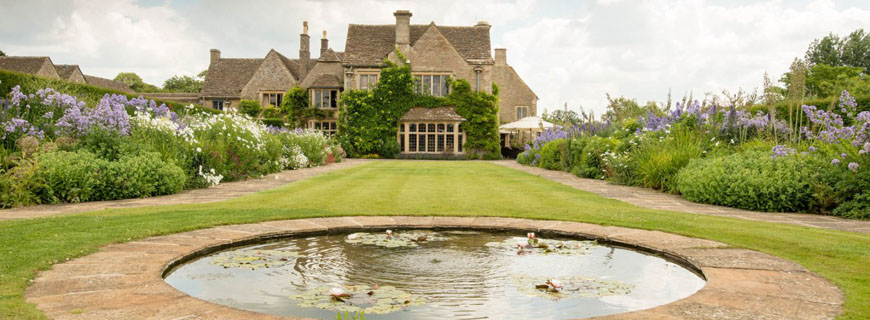 Swanky Whatley Manor mit Garten und Teich