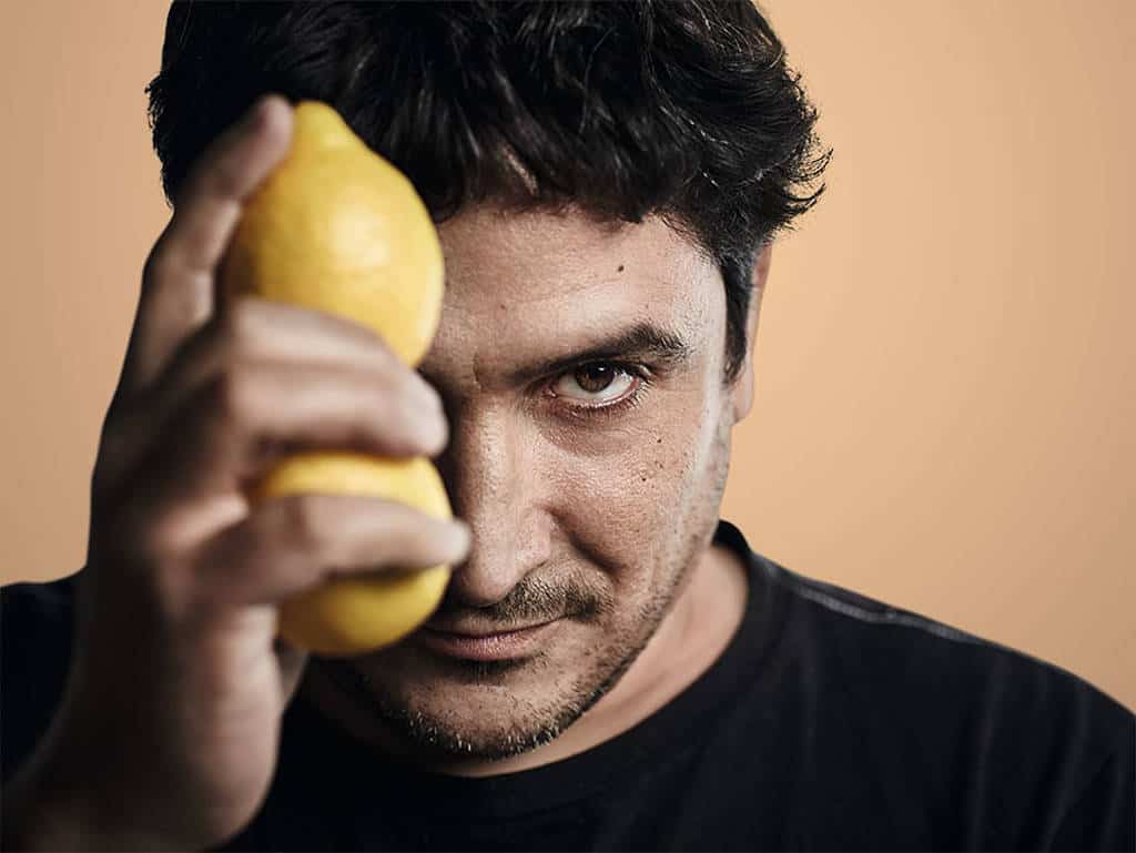 Mauro ­Colagreco mit Zitronen in der Hand