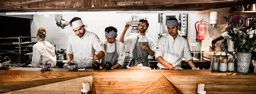 Aktion in der Küche im Restaurant Mochi, Wien