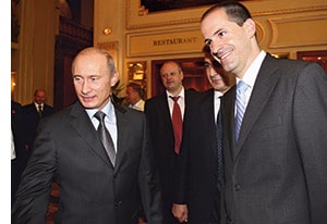 Wladimir Putin mit seiner Gefolgschaft 