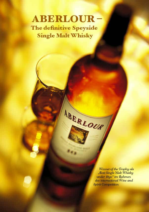 ein Glas und die dazu passende flasche von Aberlour Single Malt Whisky
