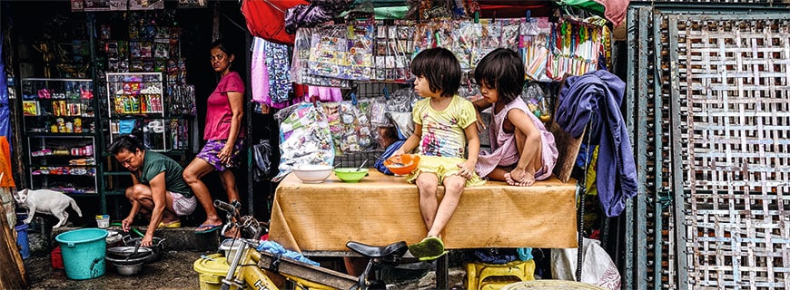 Mitten im Slum: In Manila ist der Kontrast zwischen Luxus und Armut groß.
